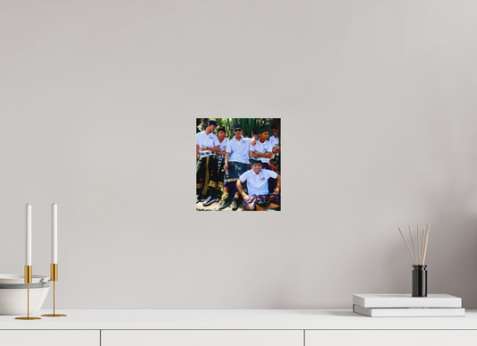 20 x 22 cm, Impression mate fine art sur alu dibond (prête à être accrochée) Sarongs et sneakers (Indonésie, Bali)