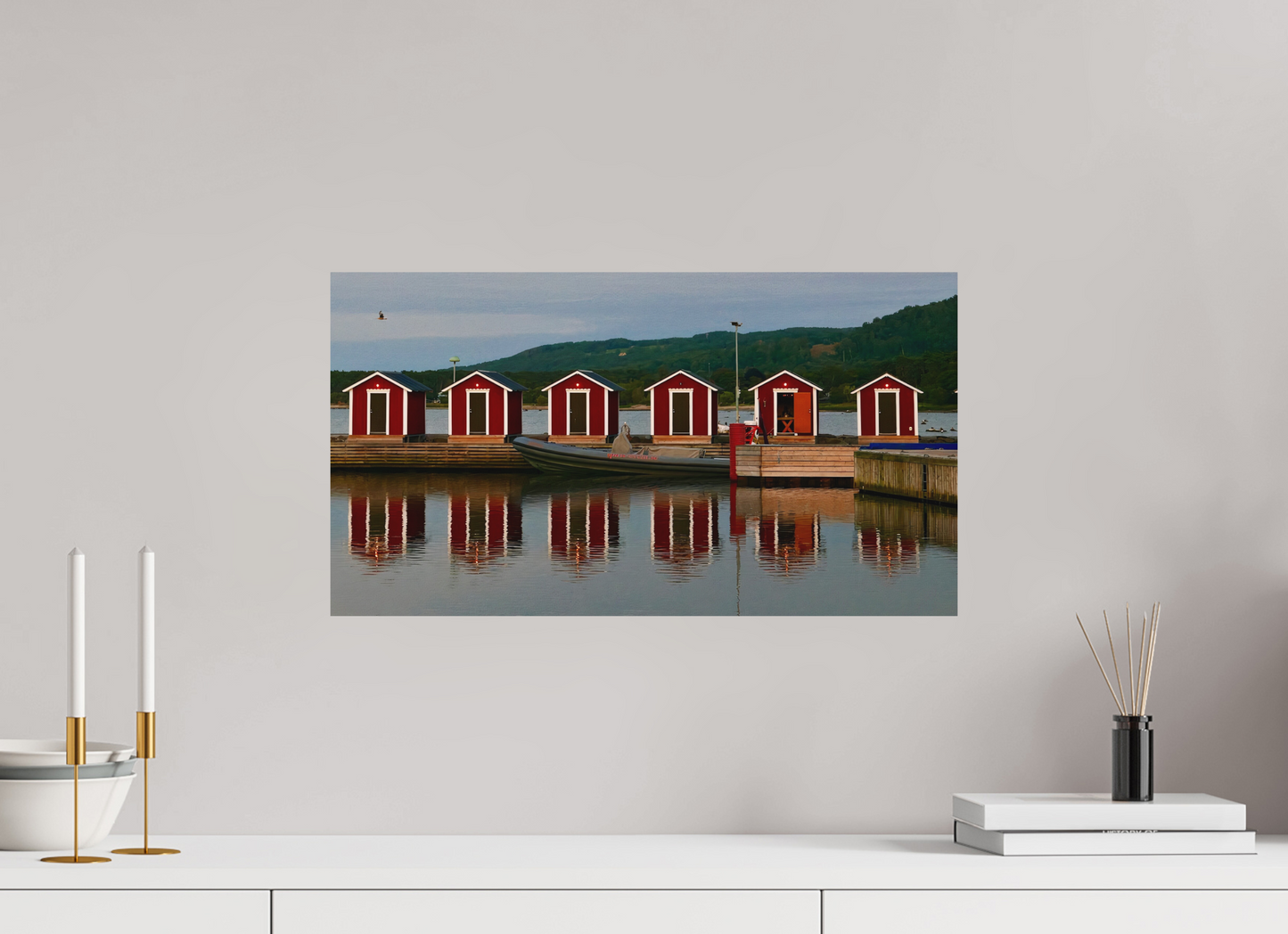 54,7 x 30 cm, Impression mate fine art sur alu dibond (prête à être accrochée) Épure nordique (Suède, Båstad)