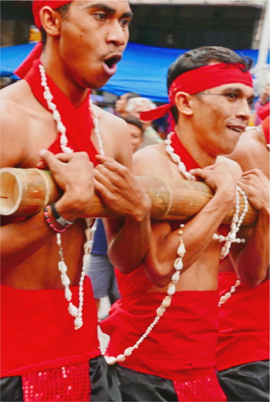 Shoulders of tradition (Indonesia, Yogyakarta)