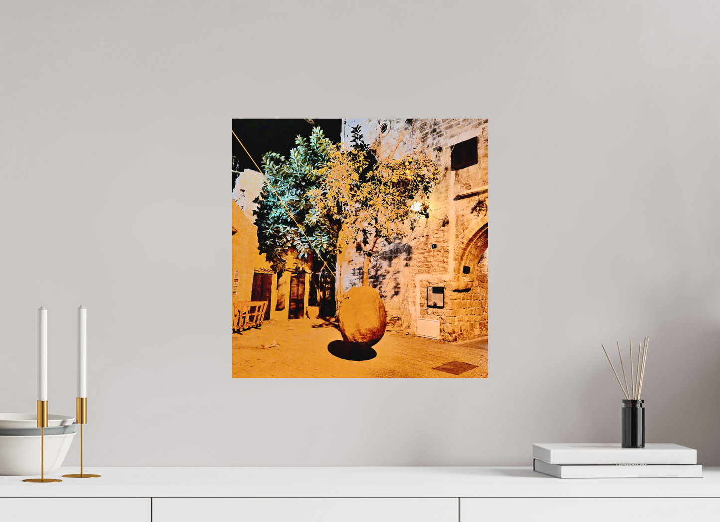 40 x 40,5 cm, Impression mate fine art sur alu dibond (prête à être accrochée) L’ombre du fruit (Israël, Tel Aviv)